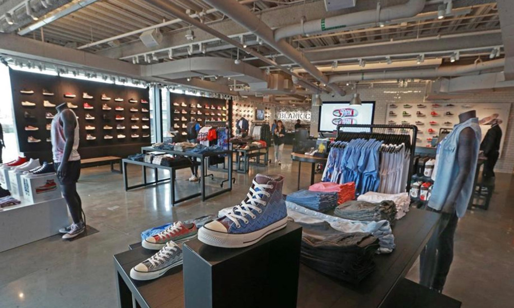 Lee metalen dubbele NIKE, Inc. Names New President & CEO of Converse, Inc. - - Retail &  Restaurant Facility Business